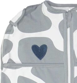 Puckababy Inbakerslaapzak Original Mini - 3-6 Maanden - Giraph Sky -Babyproducten Verkoop 1110x1200