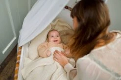 Wiegdeken Wol - Pure Baby Love - Wafel Off White -Babyproducten Verkoop 1200x798 3