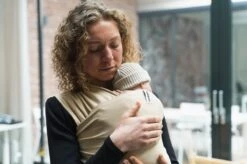 Cuddie Baby Draagdoek - Premium Organic Baby Draagdoek Gemaakt Van Bio Katoen - Newborns Tot 15 Kg - Baby Cadeau - Met Wenskaart - Sand -Babyproducten Verkoop 1200x799 15