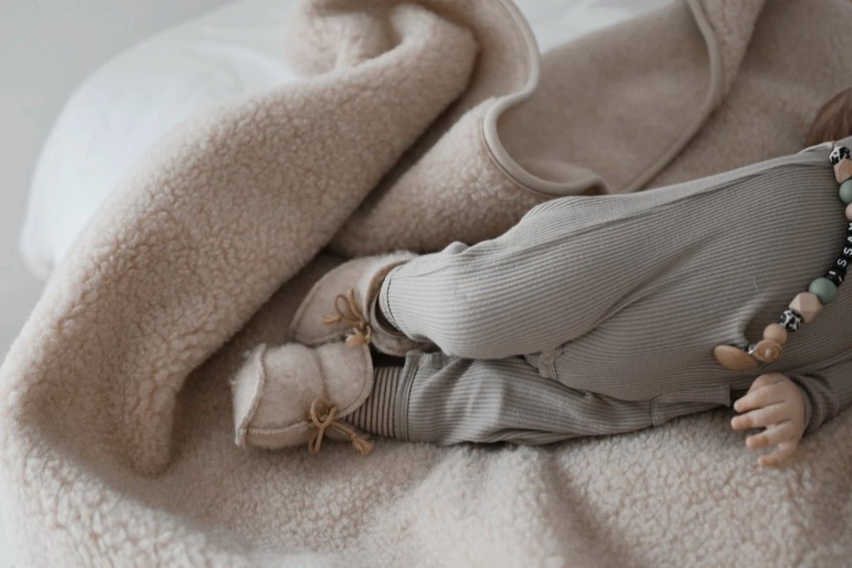 WOLLIES Amsterdam Ledikant Deken - Amandel - Merino Wol - 95 X 135 Cm 4 WOLLIES Amsterdam Ledikant Deken - Amandel - Merino Wol - 95 X 135 Cm - Afbeelding 2