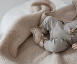 WOLLIES Amsterdam Ledikant Deken - Amandel - Merino Wol - 95 X 135 Cm 14 WOLLIES Amsterdam Ledikant Deken - Amandel - Merino Wol - 95 X 135 Cm -Babyproducten Verkoop 1200x992