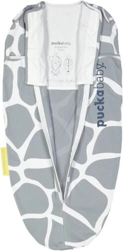 Puckababy Inbakerslaapzak Original Mini - 3-6 Maanden - Giraph Sky -Babyproducten Verkoop 590x1200
