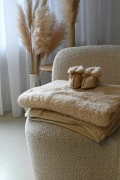 WOLLIES Amsterdam Ledikant Deken - Amandel - Merino Wol - 95 X 135 Cm 13 WOLLIES Amsterdam Ledikant Deken - Amandel - Merino Wol - 95 X 135 Cm -Babyproducten Verkoop 800x1200 23